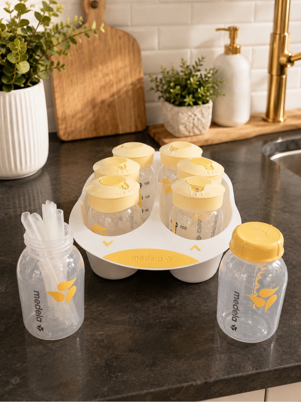 Medela Clear Baby Bottle Set with Yellow Caps and White Carrier
